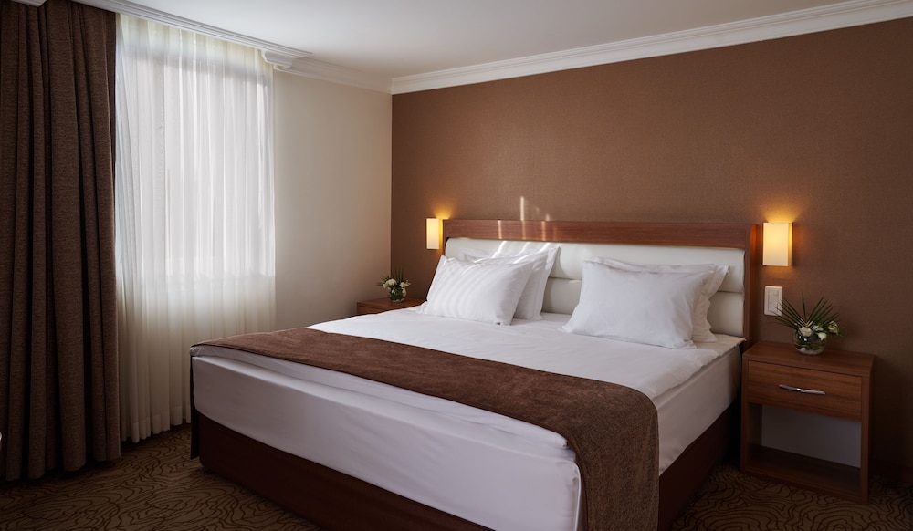 Standard Double or Twin Room - Photo 3