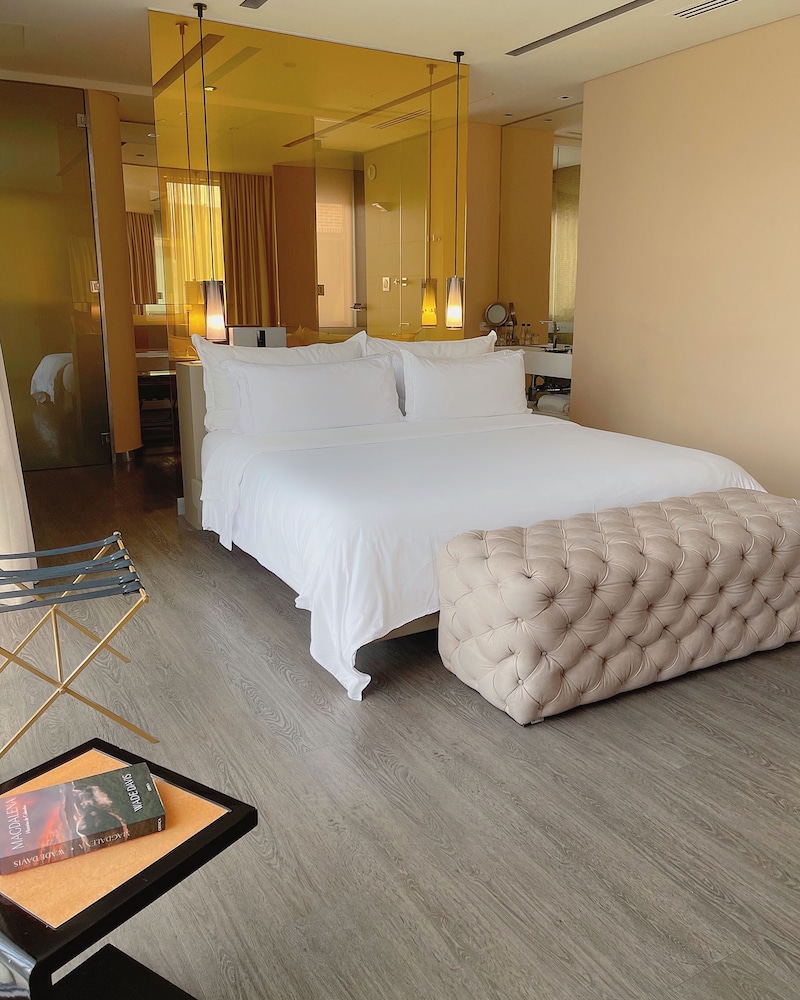 Luxury Suite - Photo 2