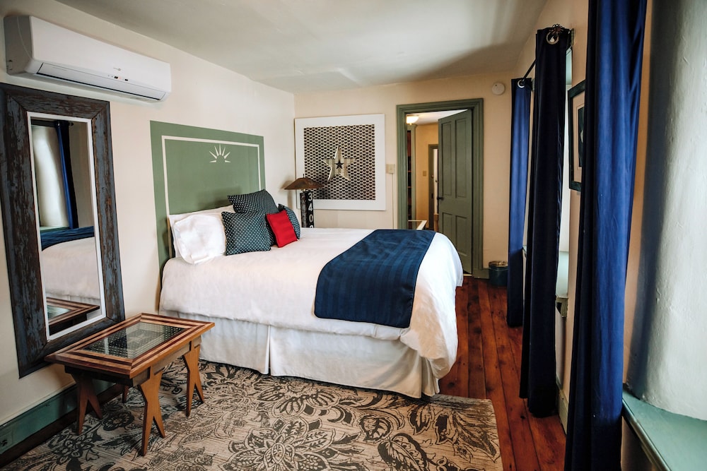Suite Liberty (Second Floor)