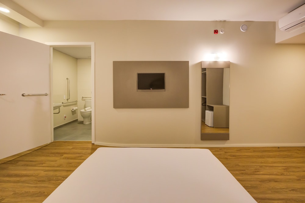 Standard Room, 1 Double Bed, Accessible - Photo 12