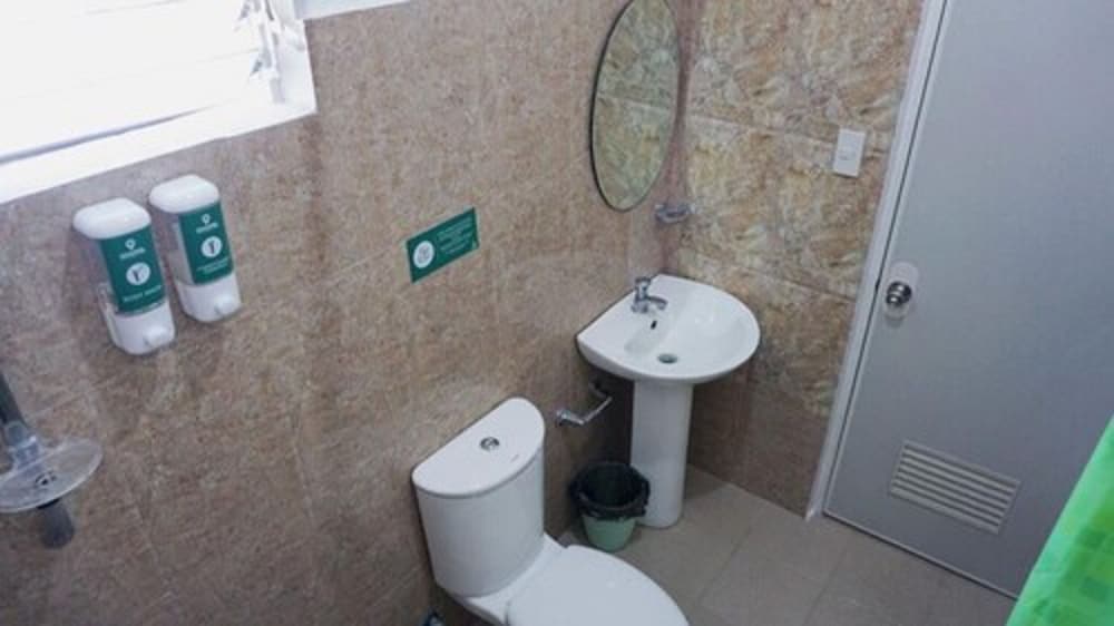 Quadruple Room - Photo 9