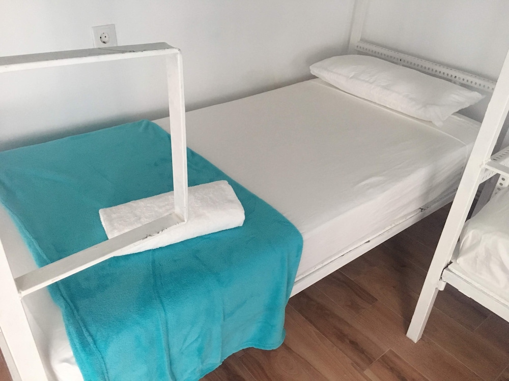Dormitorio compartido, Dormitorio mixto, Baño compartido