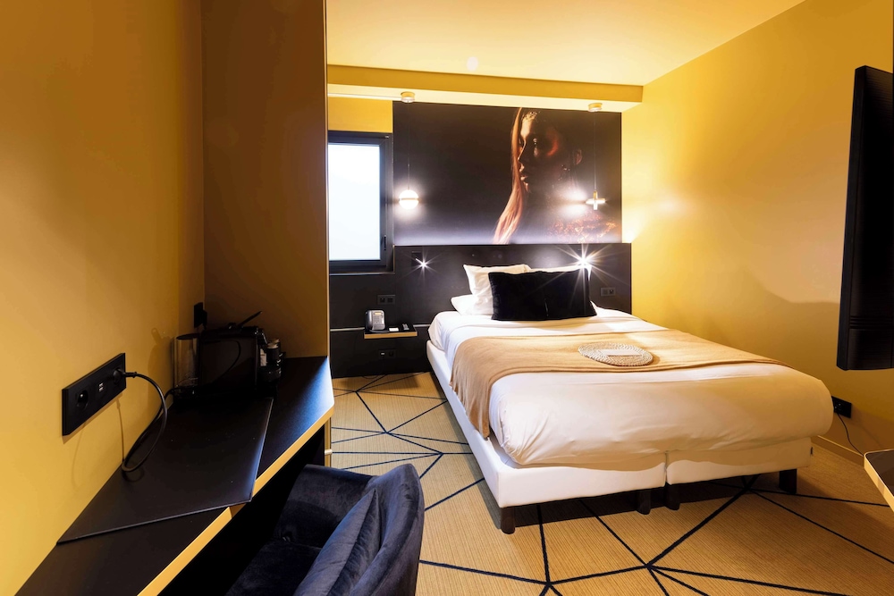 Suite, 1 King Bed, Non Smoking photo 3