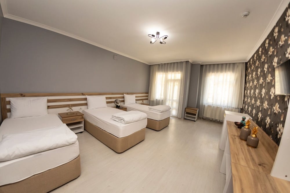 Economy Triple Room photo 1