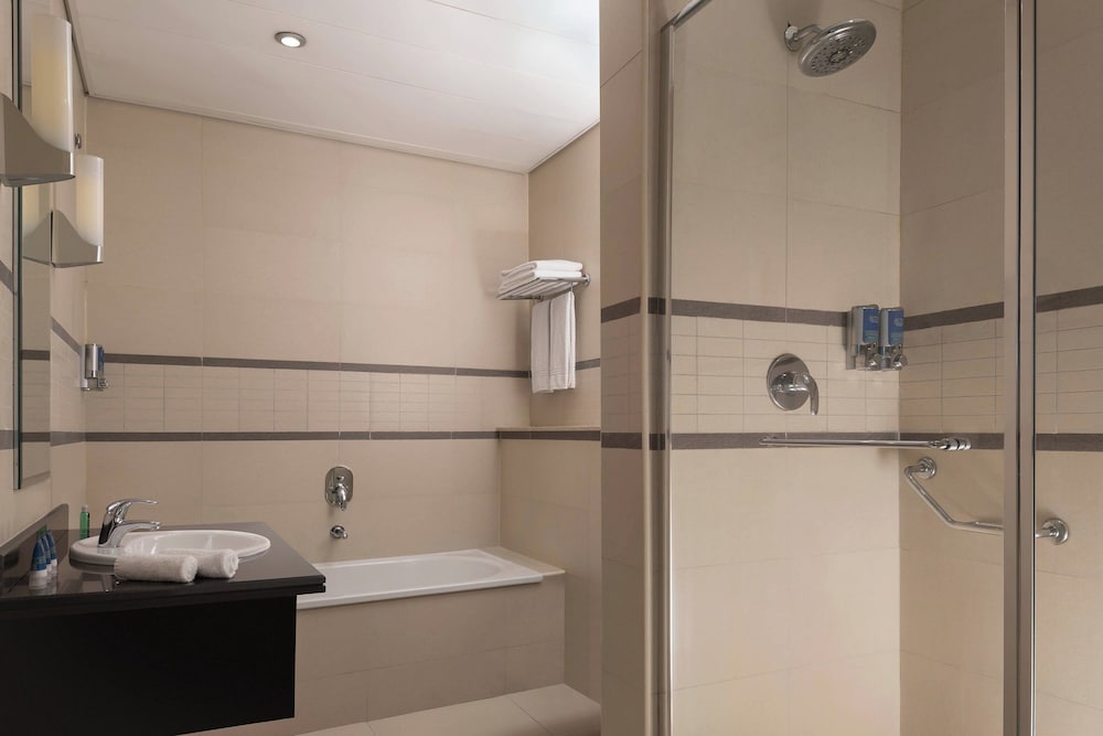 Executive Suite, 1 Bedroom - Photo 3
