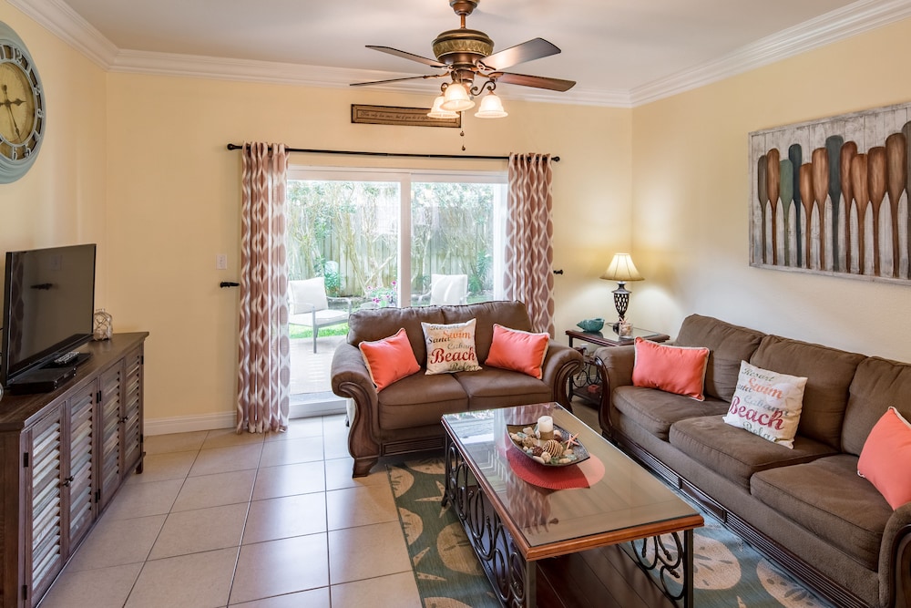 Premium Condo, 2 Bedrooms, 2 Bathrooms, Ground Floor photo 1