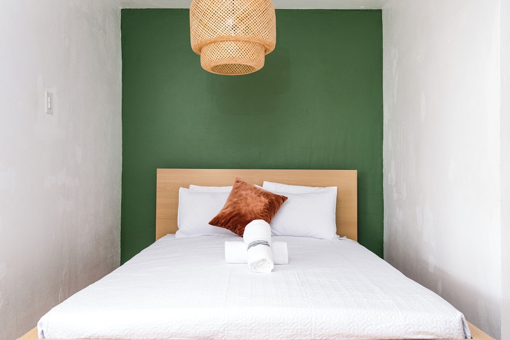 Signature Room, 2 Queen Beds, Pool Access, Garden View (Arena)