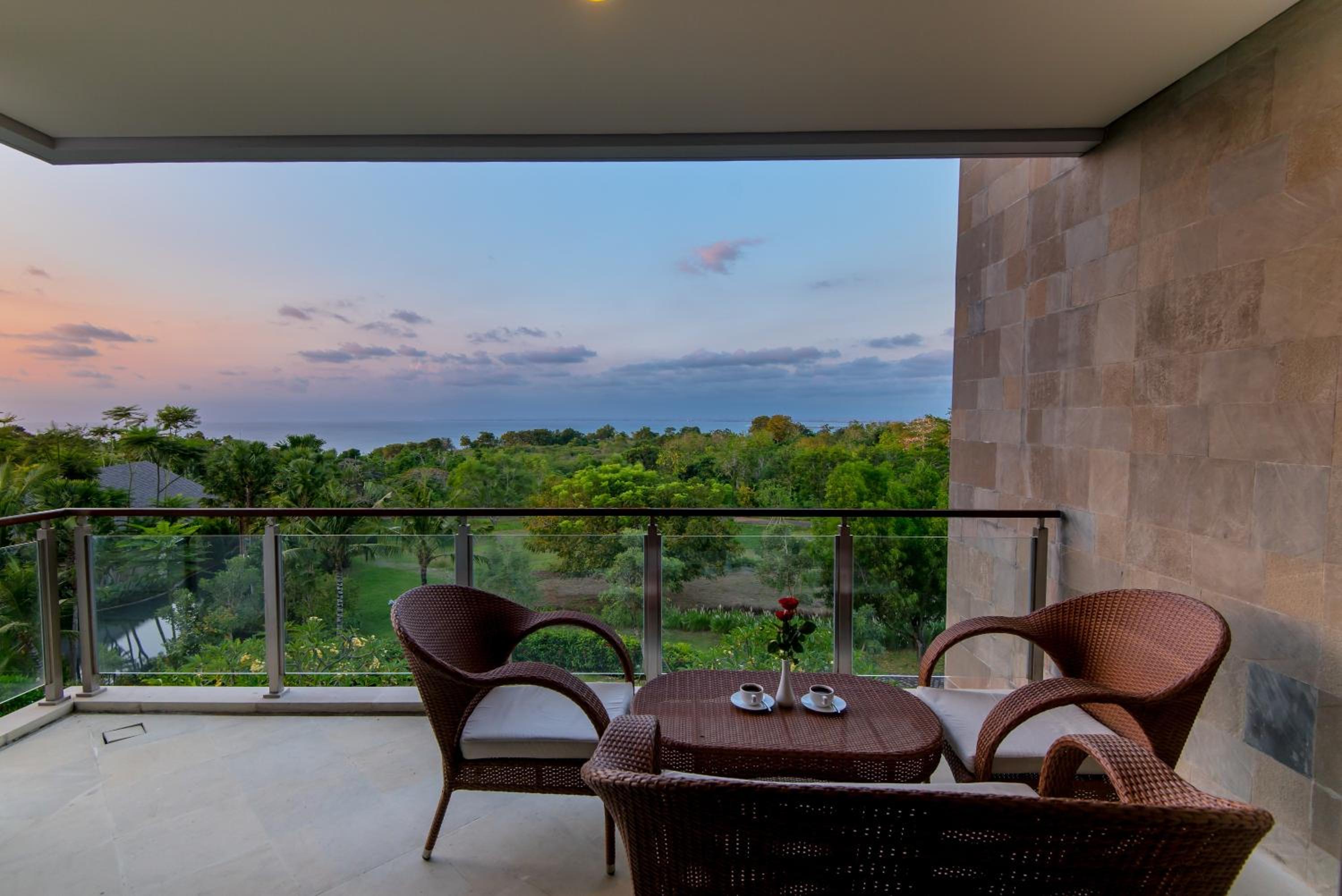 One-Bedroom Apartment With View photo 3
