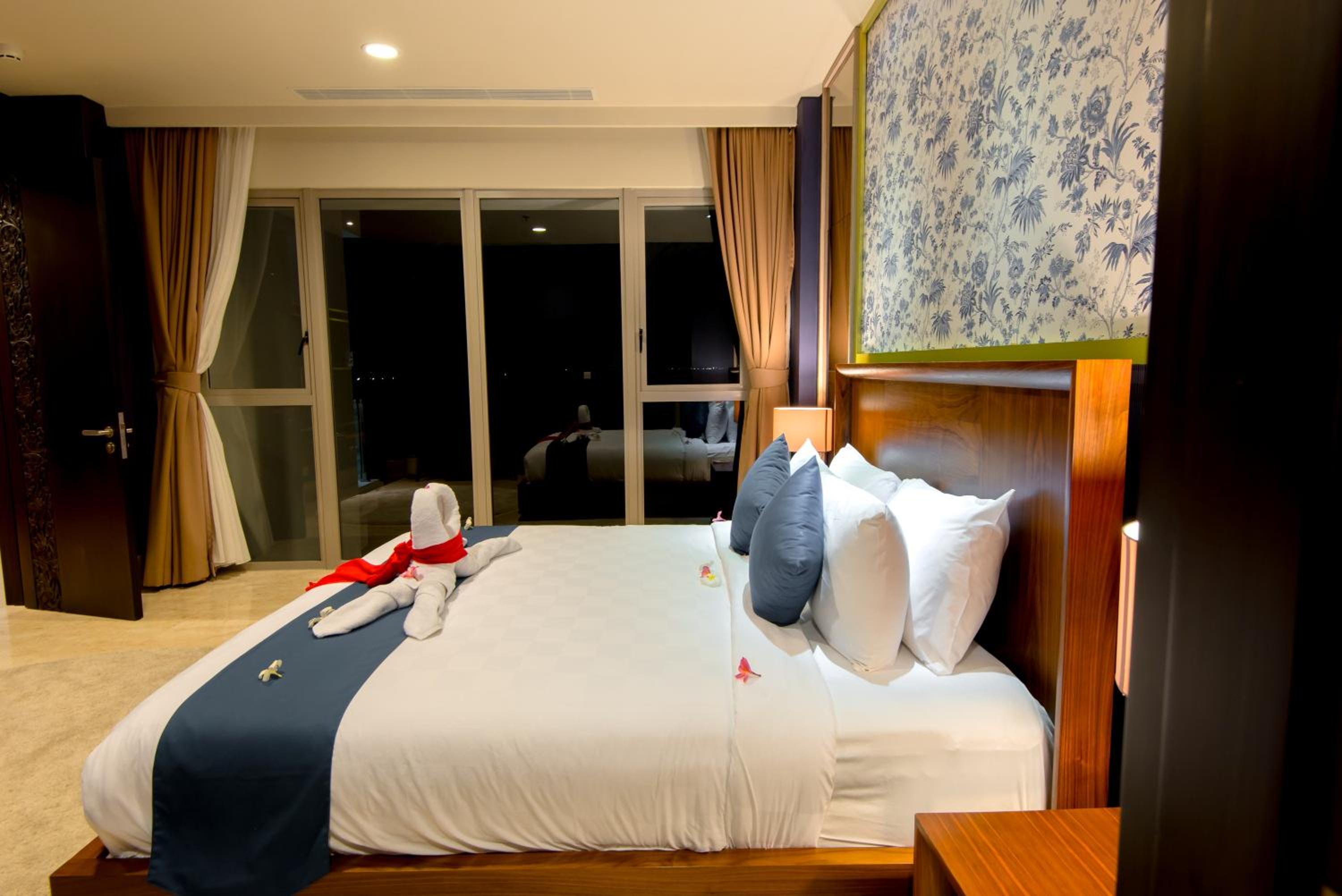 One-Bedroom Apartment With View