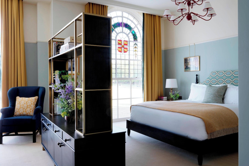 Suite, 1 King Bed, Park View - Photo 3