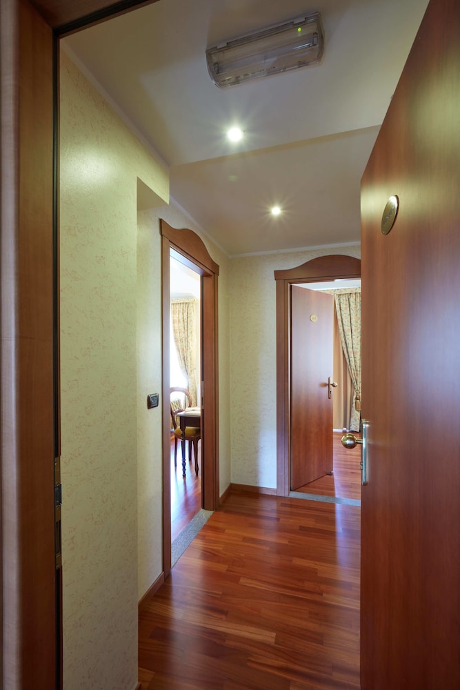 Family Room, 2 Bedrooms, Connecting Rooms - Photo 6