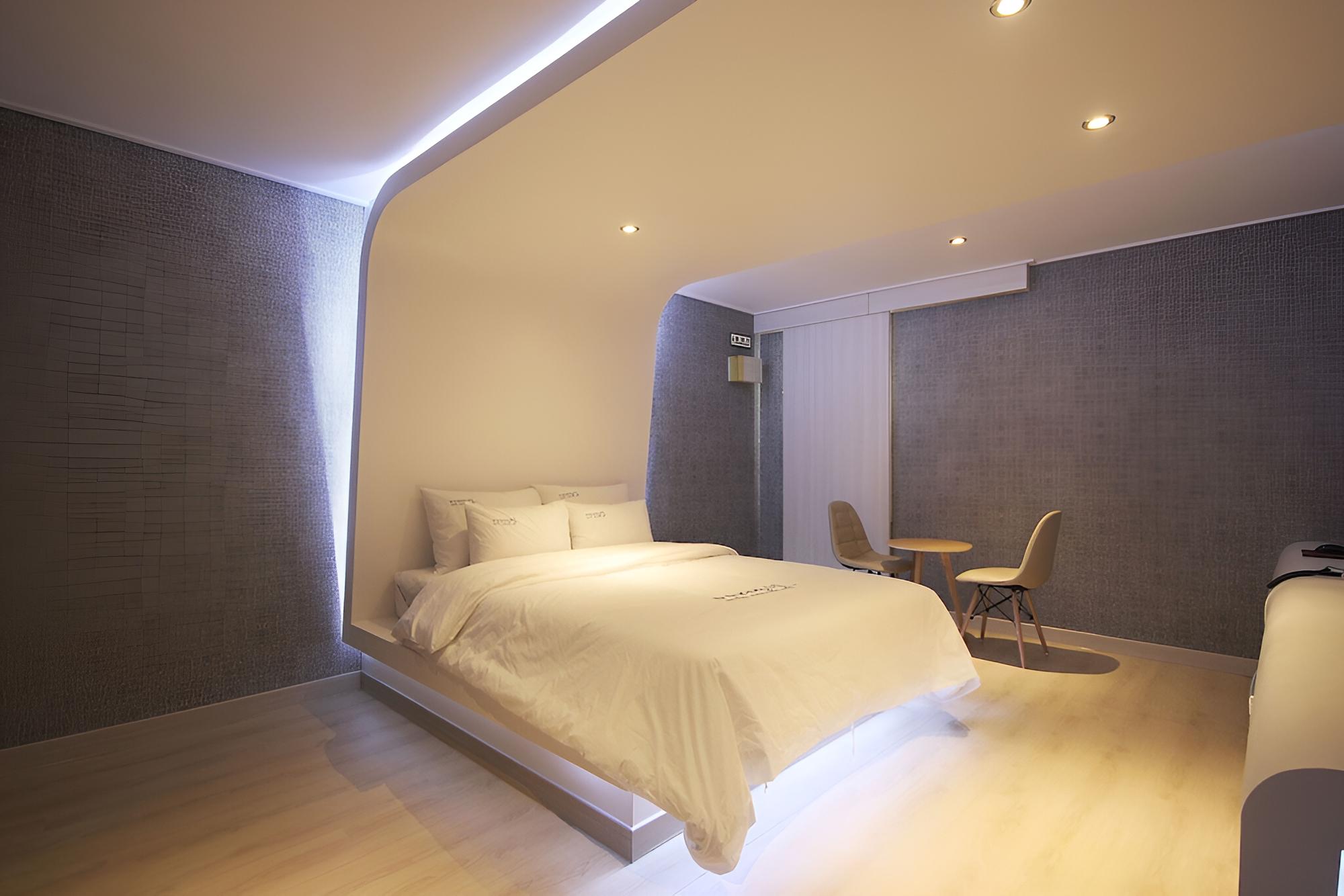 Room (Standard Room) - Photo 1