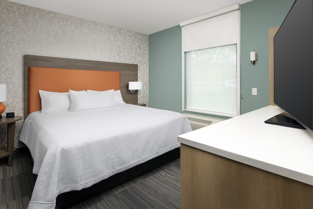 Suite, 1 King Bed, Accessible, Non Smoking (Roll-In Shower) photo 2
