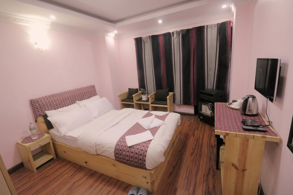 Standard Double or Twin Room, 1 Bedroom, Private Bathroom photo 3