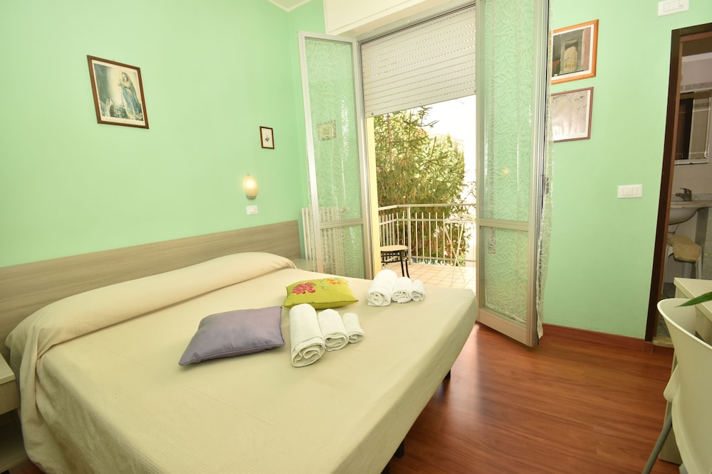 Single Room photo 3