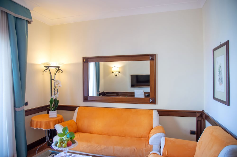 Suite, Hot Tub, Partial Sea View