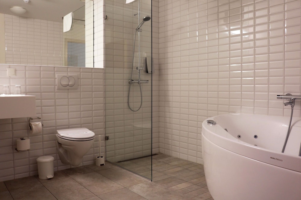Premium King Room, River View - Photo 11