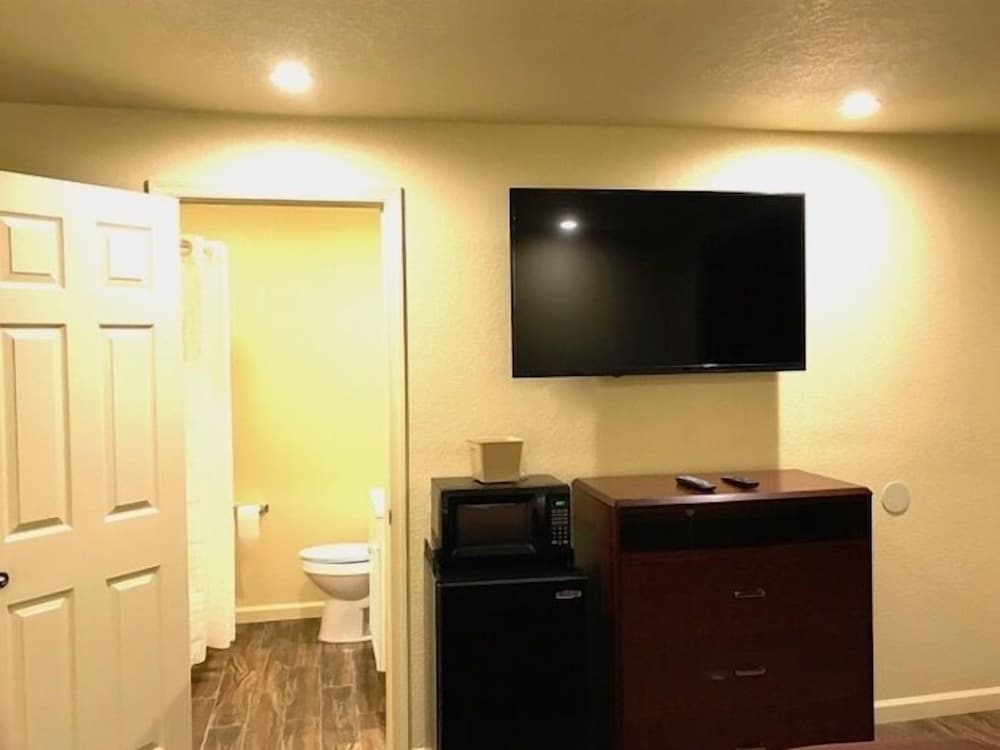 Standard Single Room, 1 Queen Bed (Non Smoking) photo 2
