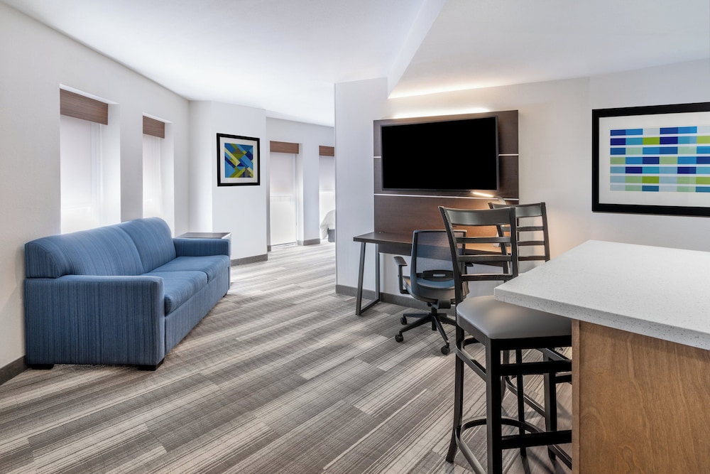 Suite, 1 King Bed (Dining) - Photo 3