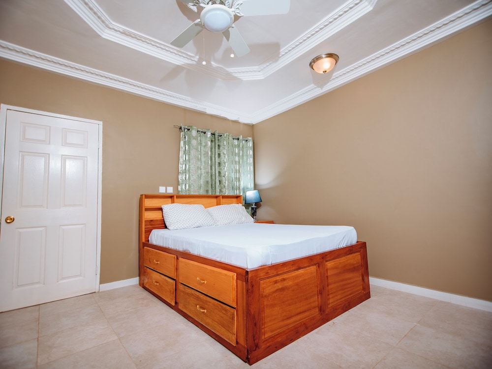Comfort Room, 2 Bedrooms, Kitchen, City View