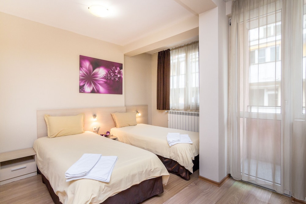 Twin Room - Photo 2
