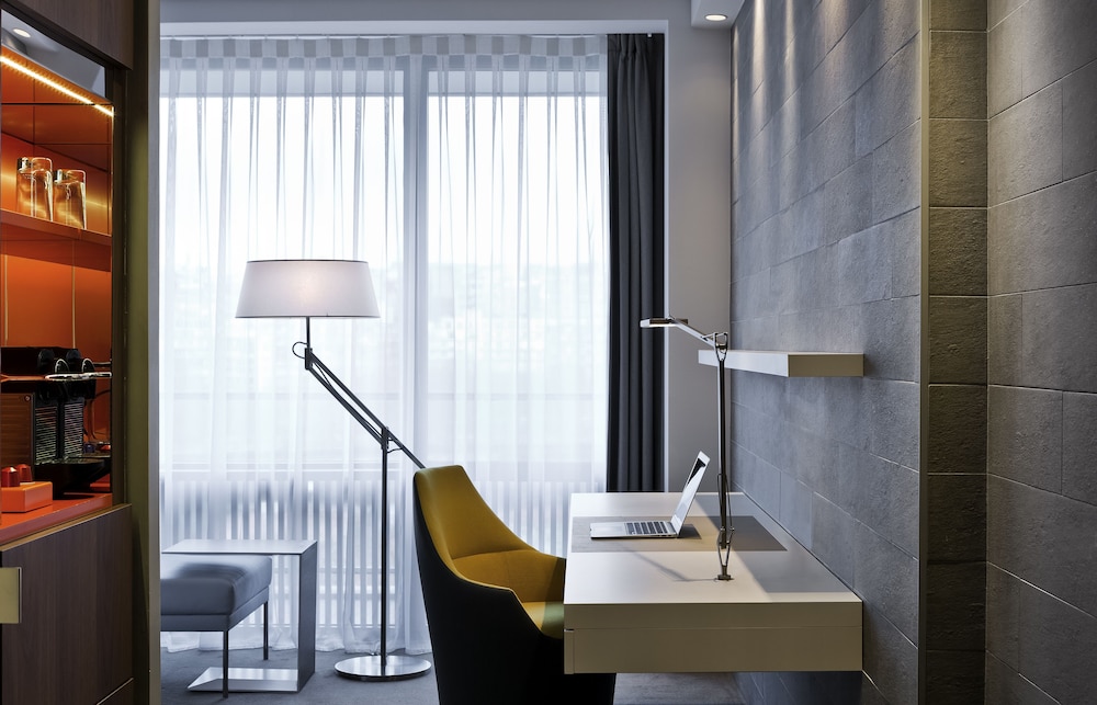 Deluxe Room, 2 Twin Beds, Balcony, Tower (Highfloor,1sofabed, Eiffel Tower View)