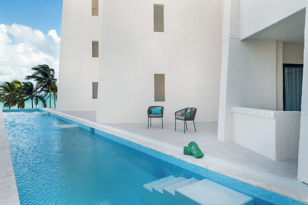 The Level Suite Swim Up