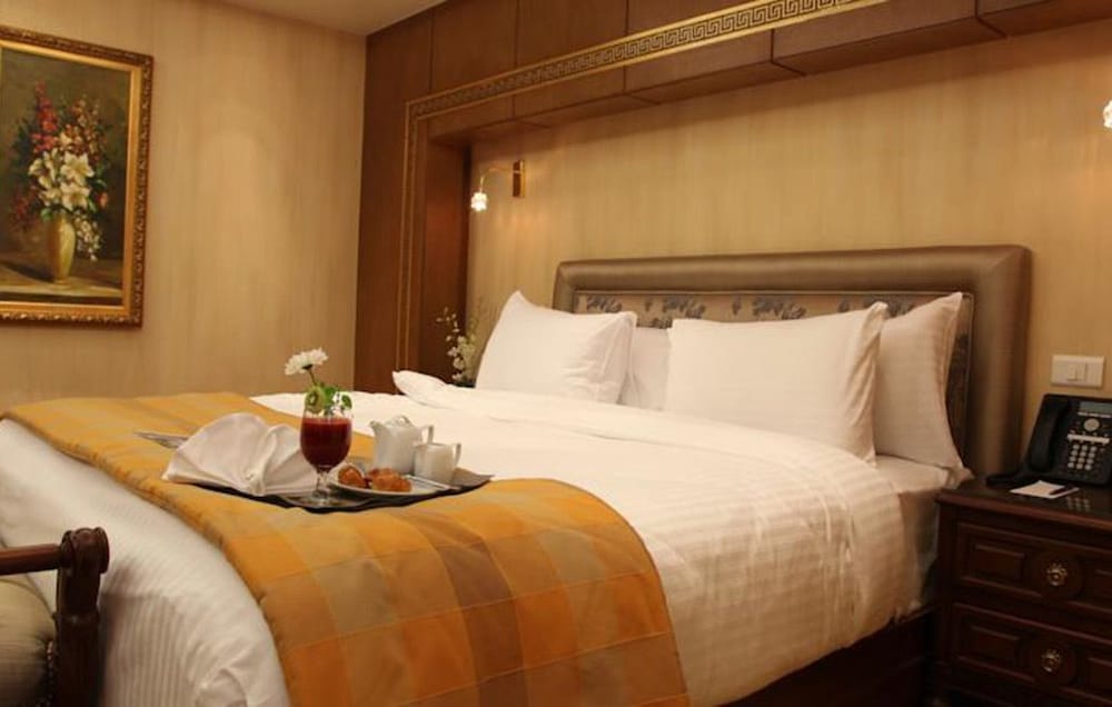 Executive Suite, City View