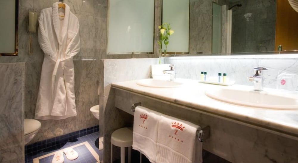 Superior Double or Twin Room - Photo 6