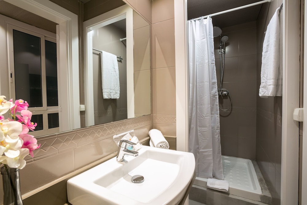Comfort Apartment, 4 Bedrooms (Ronda Universitat 15) photo 3