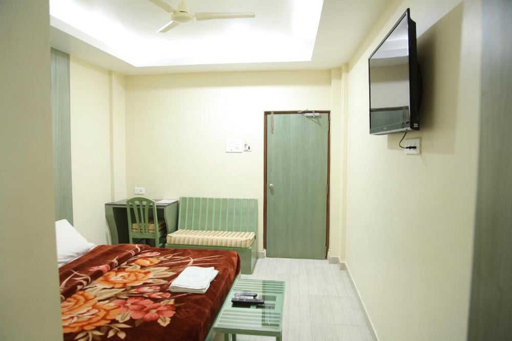 Superior Room, 1 Queen Bed, Non Smoking photo 3