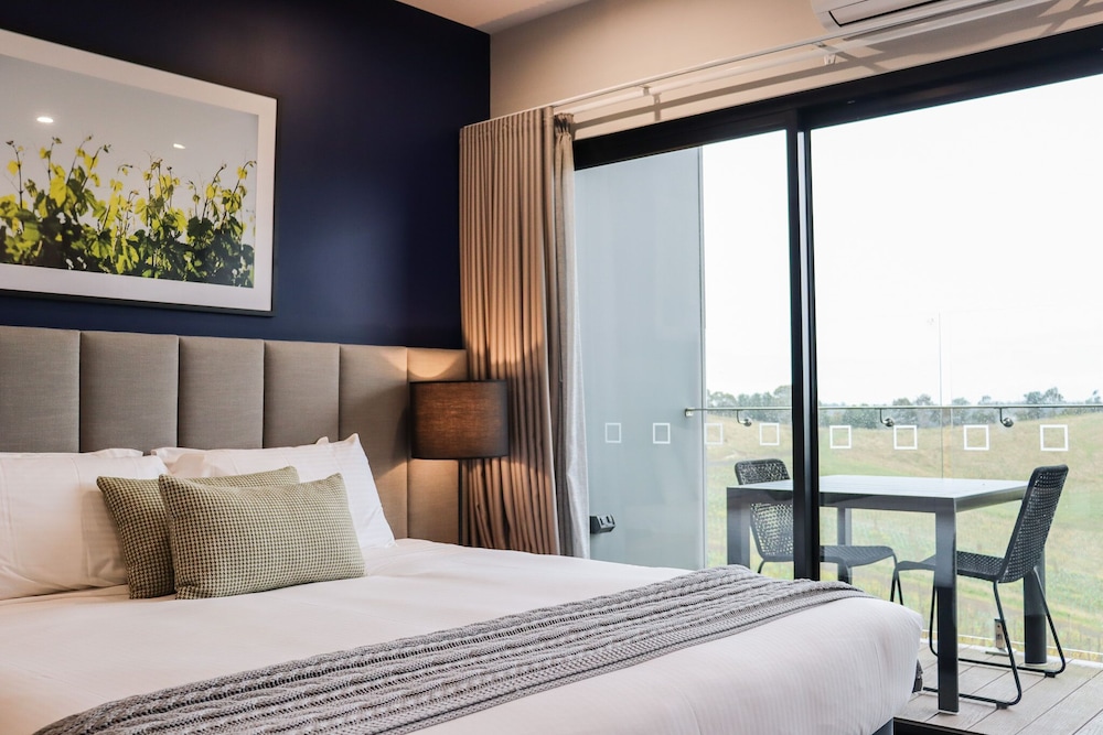 Luxury Studio Suite, 1 King Bed, Valley View