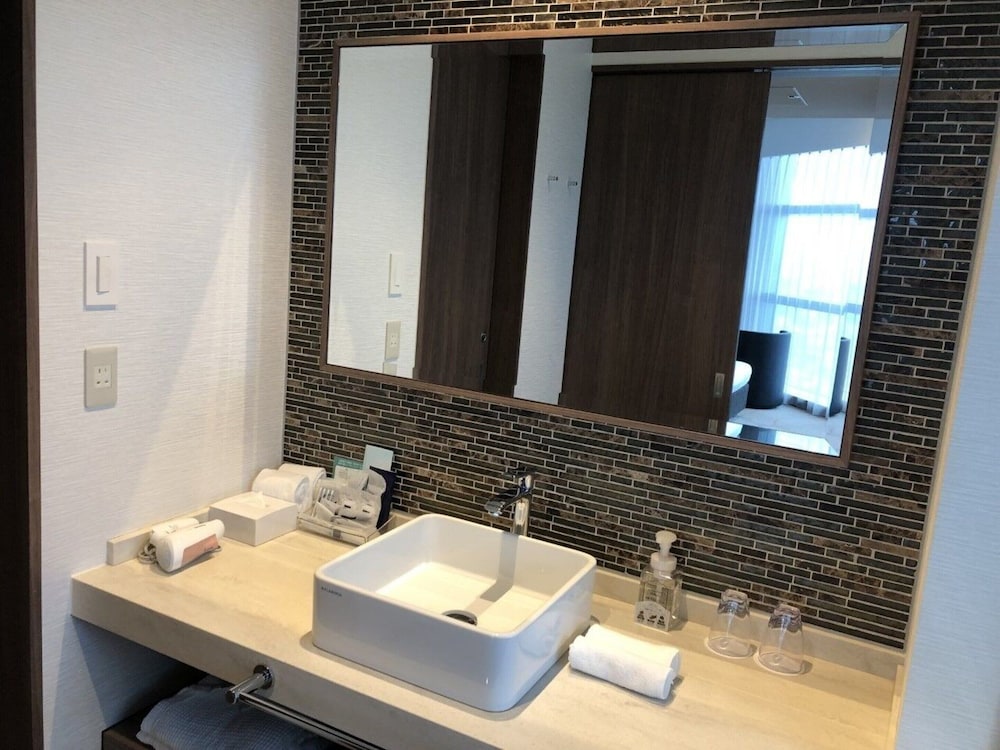 Corner Twin Room, Non Smoking photo 3