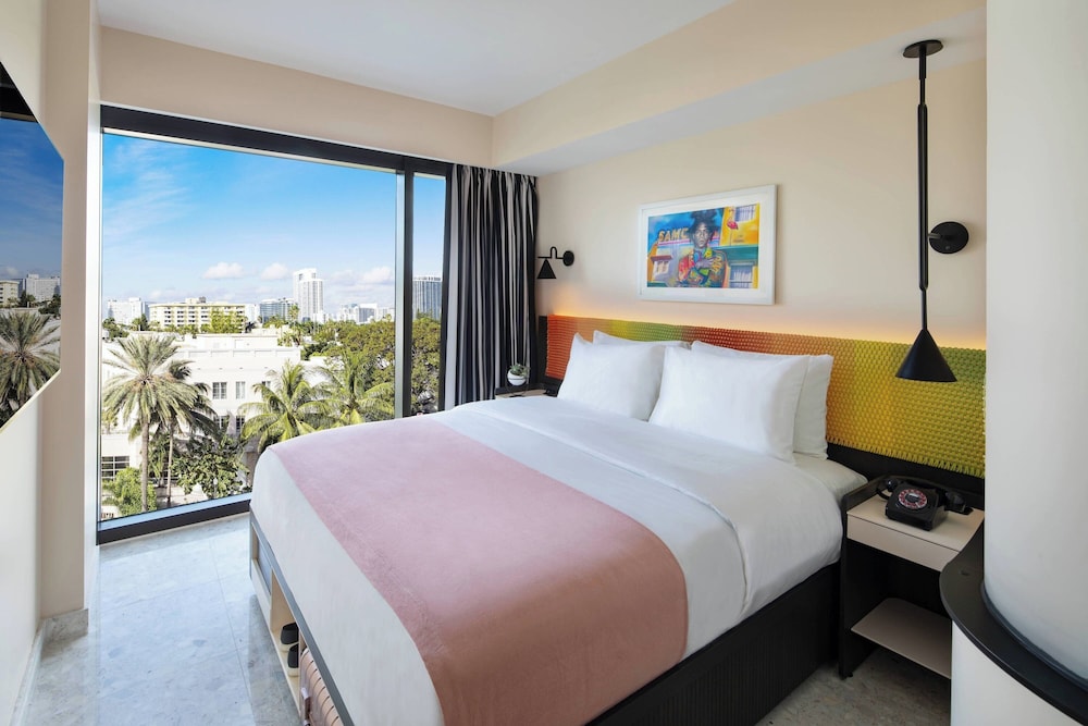Room, 1 King Bed (Hearing Accessible) - Photo 2