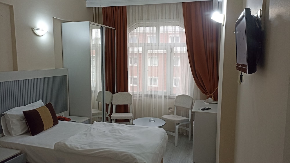 Standard Double or Twin Room photo 1
