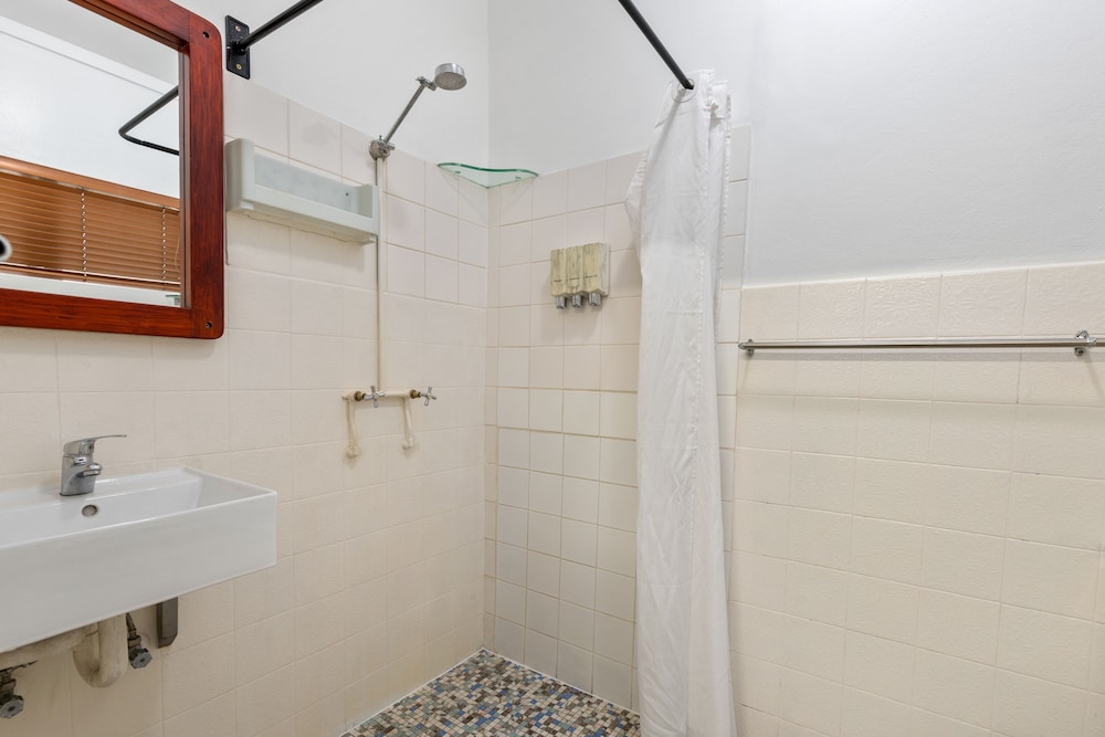 Self Contained Apartment with separated bedroom - 7 pax photo 3