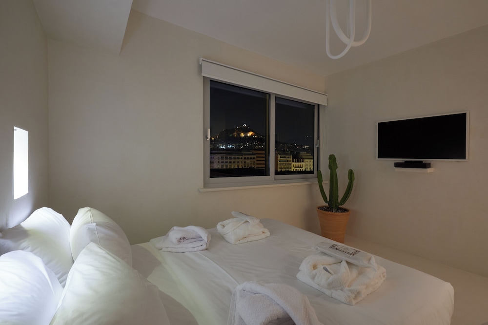 Suite with City View 4