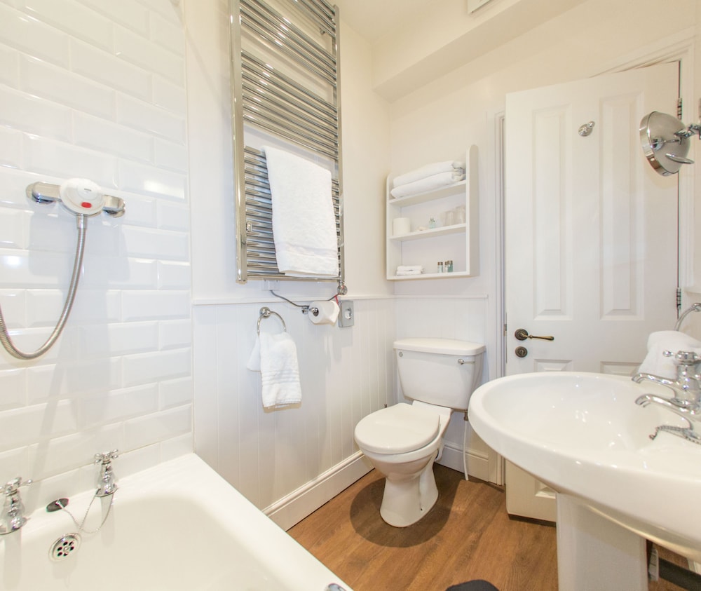 Standard Double or Twin Room - Photo 6