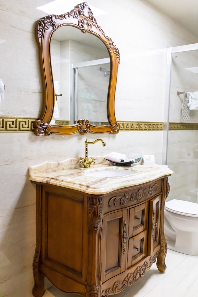Junior Room, 1 King Bed, Private Bathroom, Ocean View