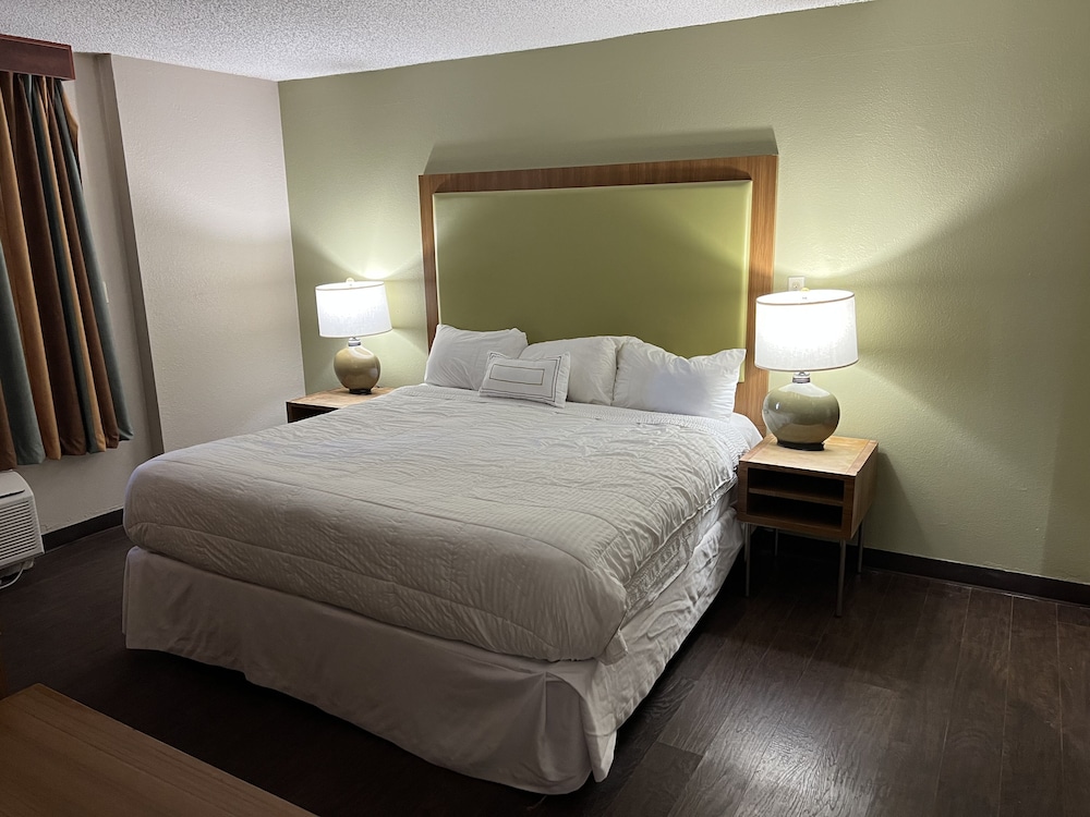 Suite, 1 King Bed, Non Smoking (Efficiency) - Photo 8
