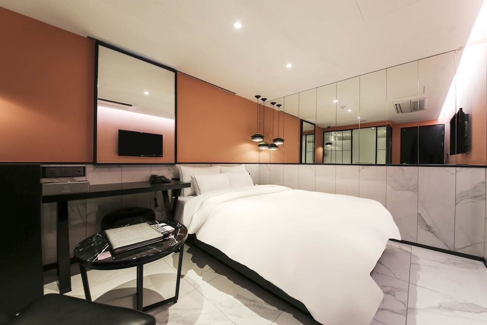Deluxe Room - Photo 3