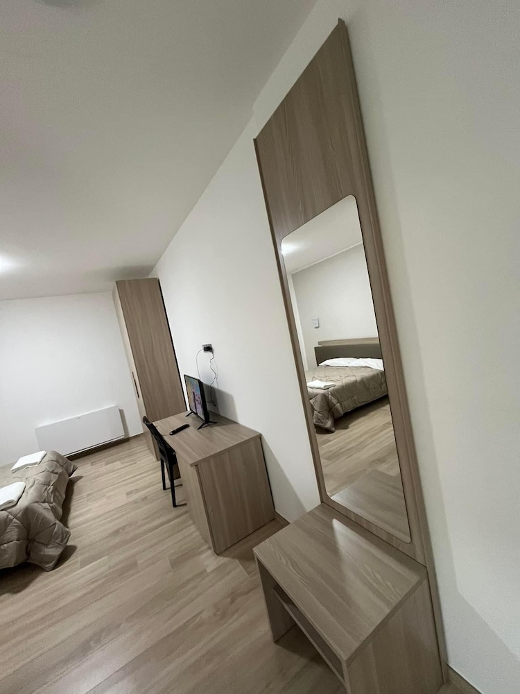 Panoramic Room, 1 King Bed, Non Smoking, Ensuite photo 3