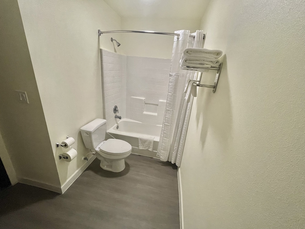 FairBridge Inn & Suites Cuero, Photo 4