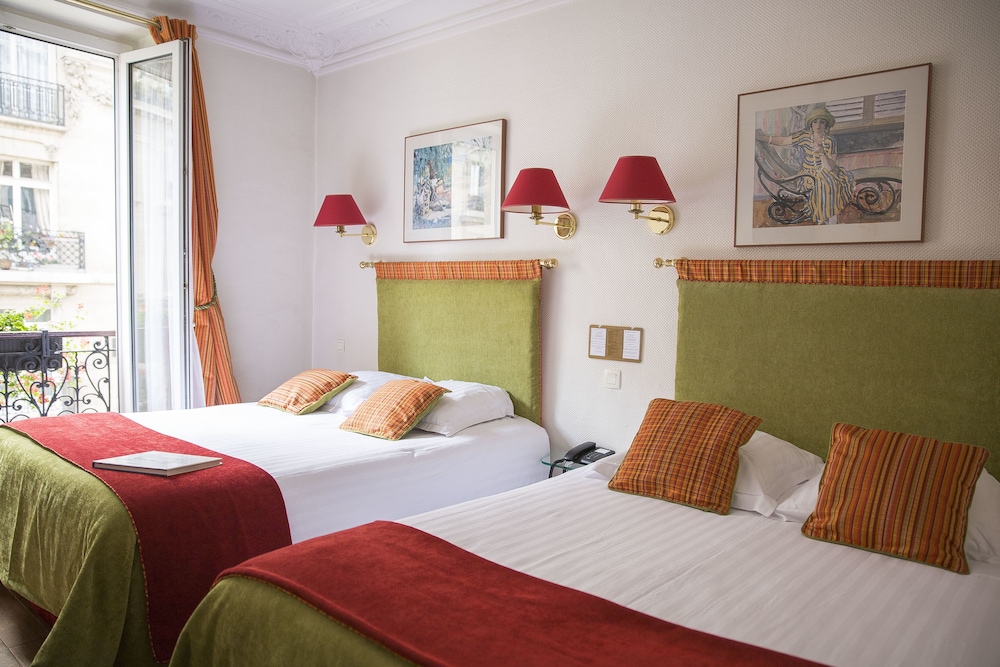 Deluxe Double Room (Bathtub) photo 3