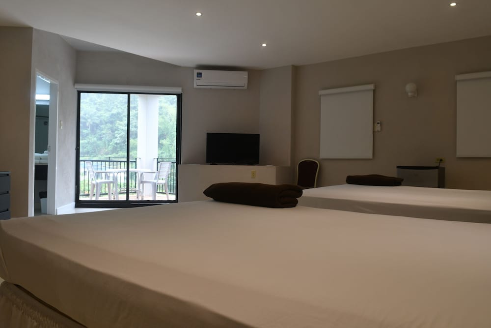 Superior Room, 2 Double Beds photo 3