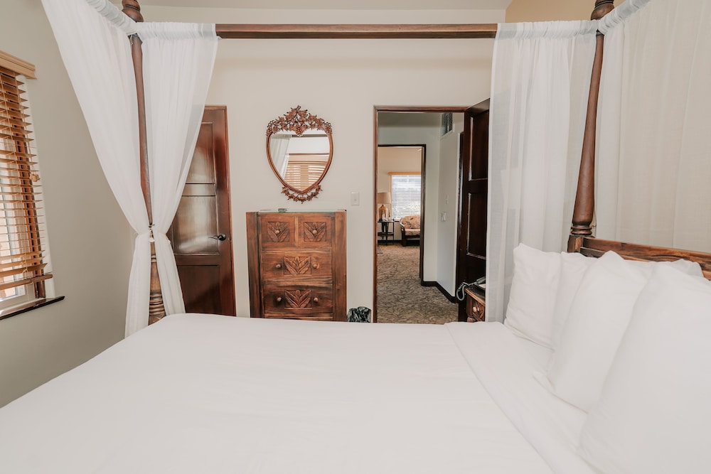 Deluxe Room, Multiple Beds photo 3