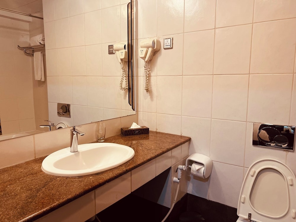 Deluxe Room, 1 Bedroom - Photo 11