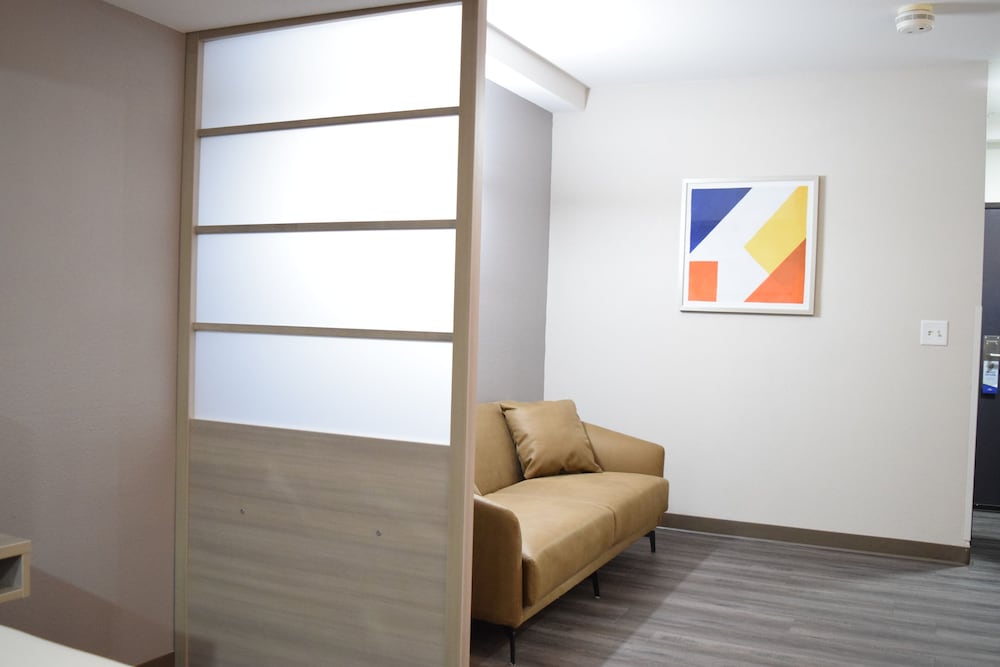 Studio Suite, 1 Queen Bed, Non Smoking - Photo 7