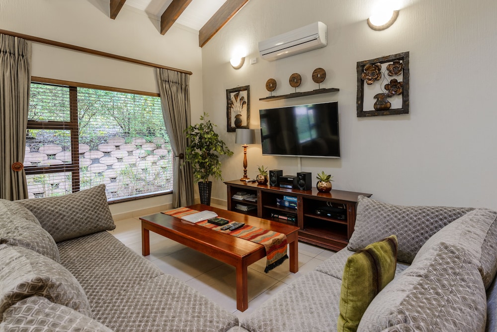 Luxury Villa, 4 Bedrooms photo 1