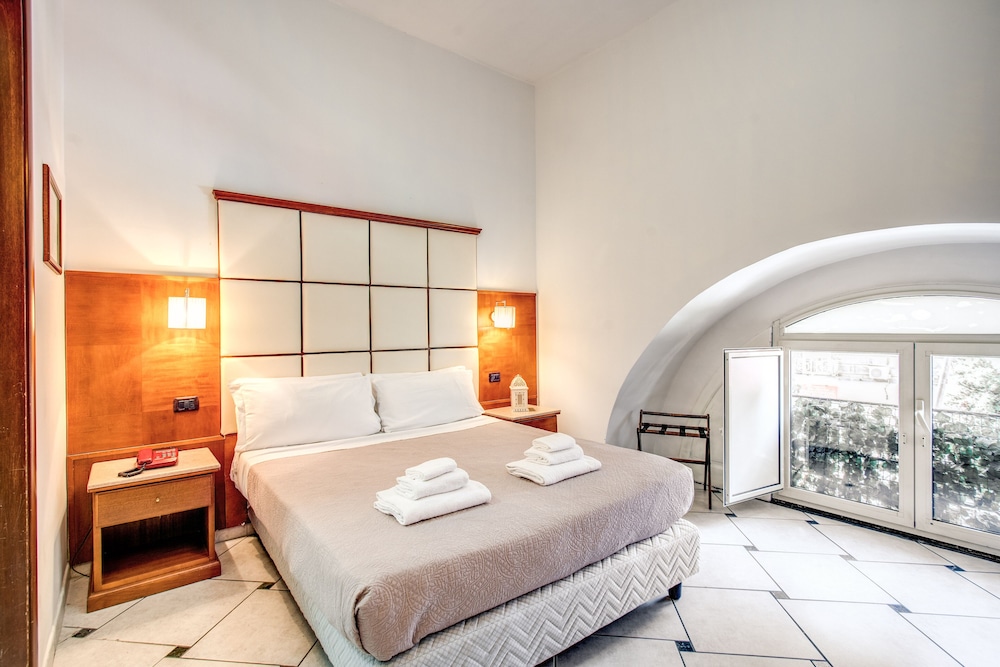 Standard Double or Twin Room - Photo 11